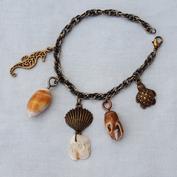 Chain bracelet with shells (item#21) - Picture 1 of 4